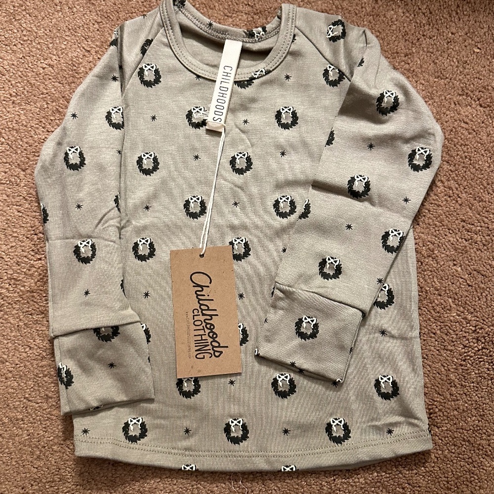 Childhoods Clothing Wreath Shirt